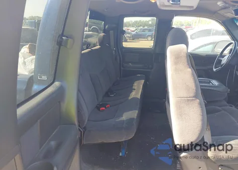 2001 Chevrolet Silverado K1500 z USA, uszkodzony, nr VIN 2GCEK19T711378504